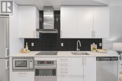 2321 - 352 Front Street W, Toronto, ON - Indoor Photo Showing Kitchen