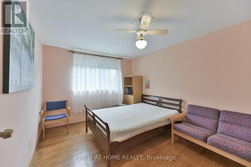 1728 Pickmere Court, Mississauga, ON - Indoor Photo Showing Bedroom