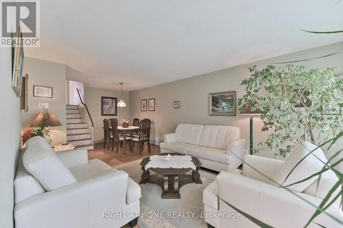 1728 Pickmere Court, Mississauga, ON - Indoor Photo Showing Living Room