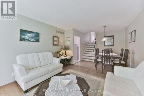 1728 Pickmere Court, Mississauga, ON - Indoor Photo Showing Living Room