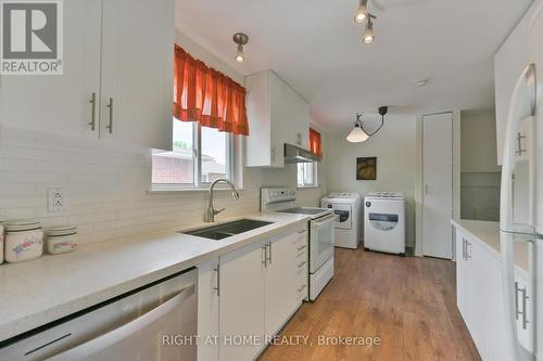 1728 Pickmere Court, Mississauga, ON - Indoor Photo Showing Kitchen With Double Sink