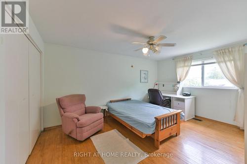 1728 Pickmere Court, Mississauga, ON - Indoor Photo Showing Bedroom