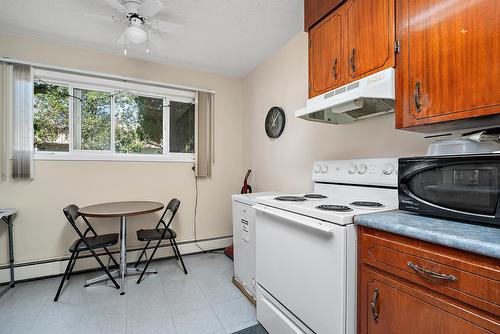 3907 3905 54 Street, Wetaskiwin, AB - Indoor Photo Showing Kitchen