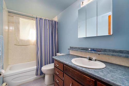 3907 3905 54 Street, Wetaskiwin, AB - Indoor Photo Showing Bathroom