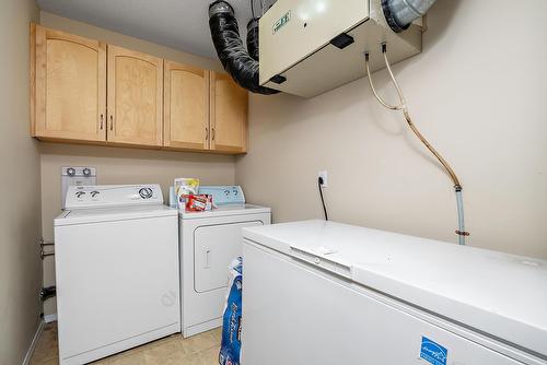 3907 3905 54 Street, Wetaskiwin, AB - Indoor Photo Showing Laundry Room