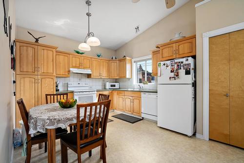 3907 3905 54 Street, Wetaskiwin, AB - Indoor Photo Showing Kitchen