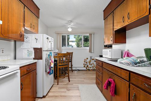 3907 3905 54 Street, Wetaskiwin, AB - Indoor Photo Showing Kitchen