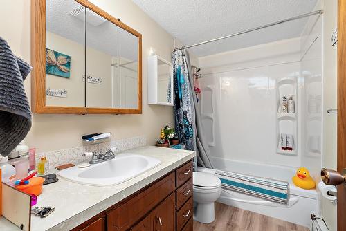 3907 3905 54 Street, Wetaskiwin, AB - Indoor Photo Showing Bathroom