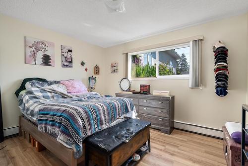 3907 3905 54 Street, Wetaskiwin, AB - Indoor Photo Showing Bedroom