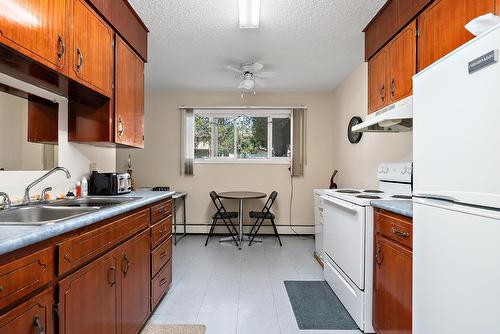 3907 3905 54 Street, Wetaskiwin, AB - Indoor Photo Showing Kitchen With Double Sink
