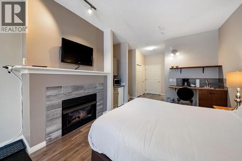 Unit 101B - 3185 Via Centrale Unit# 101, Kelowna, BC - Indoor With Fireplace