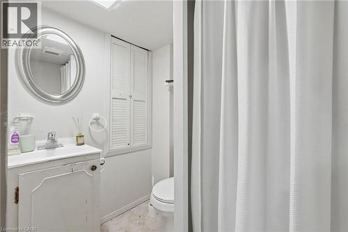37 Maplewood Avenue, Hamilton, ON - Indoor Photo Showing Bathroom