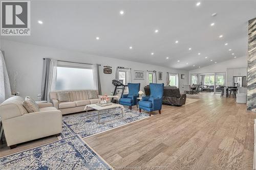 2585 Kenora Street, Windsor, ON - Indoor Photo Showing Living Room