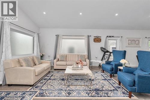 2585 Kenora Street, Windsor, ON - Indoor Photo Showing Living Room