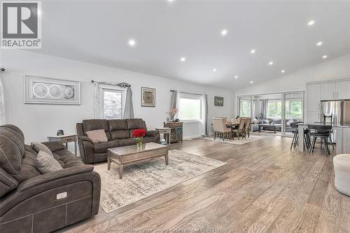 2585 Kenora Street, Windsor, ON - Indoor Photo Showing Living Room