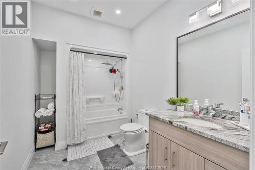 2585 Kenora Street, Windsor, ON - Indoor Photo Showing Bathroom