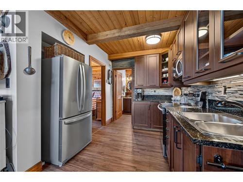 7200 Roche Lake Road Unit# 5A, Kamloops, BC - Indoor Photo Showing Kitchen With Double Sink