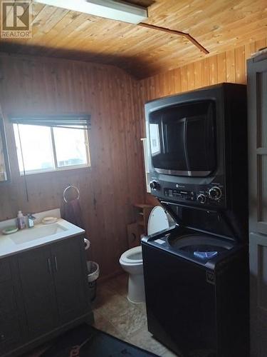 2343 Bay Estates Road N, Sheguiandah, ON - Indoor Photo Showing Bathroom