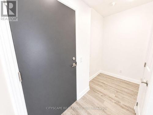 Foyer & Den - 1003 - 9618 Yonge Street, Richmond Hill, ON - Indoor Photo Showing Other Room