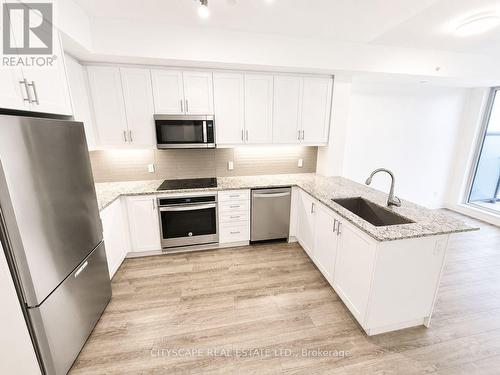 Kitchen - 1003 - 9618 Yonge Street, Richmond Hill, ON - Indoor Photo Showing Kitchen With Upgraded Kitchen