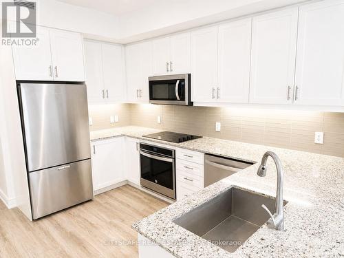 Kitchen - 1003 - 9618 Yonge Street, Richmond Hill, ON - Indoor Photo Showing Kitchen With Upgraded Kitchen