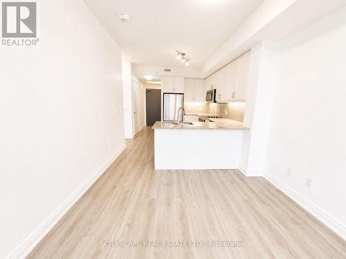 Open Concept - 1003 - 9618 Yonge Street, Richmond Hill, ON - Indoor Photo Showing Kitchen
