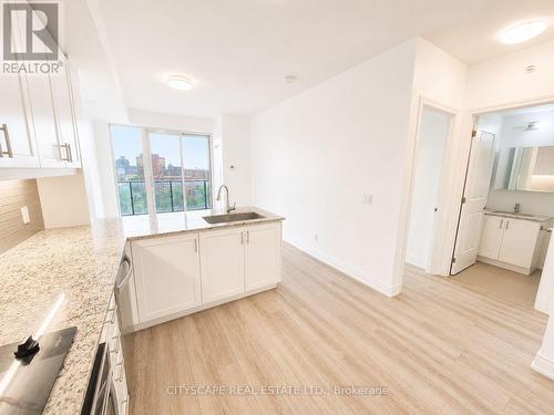 Open Concept - 1003 - 9618 Yonge Street, Richmond Hill, ON - Indoor Photo Showing Kitchen