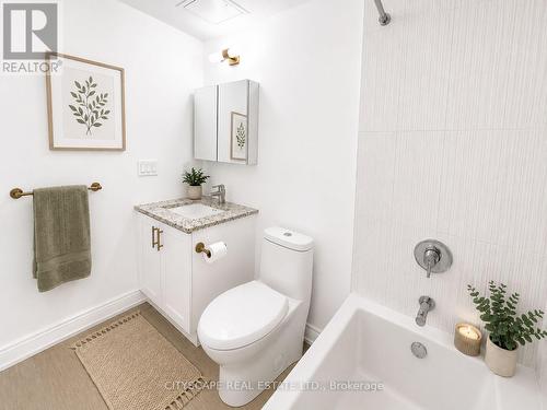 VIRTUAL STAGED - 1003 - 9618 Yonge Street, Richmond Hill, ON - Indoor Photo Showing Bathroom