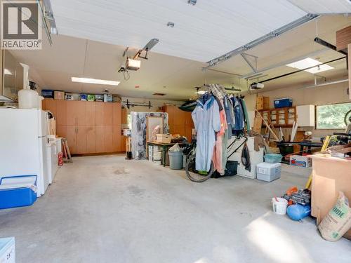 10440 Kelly Creek Road, Powell River, BC - Indoor Photo Showing Garage