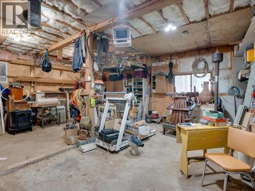 10440 Kelly Creek Road, Powell River, BC - Indoor Photo Showing Gym Room