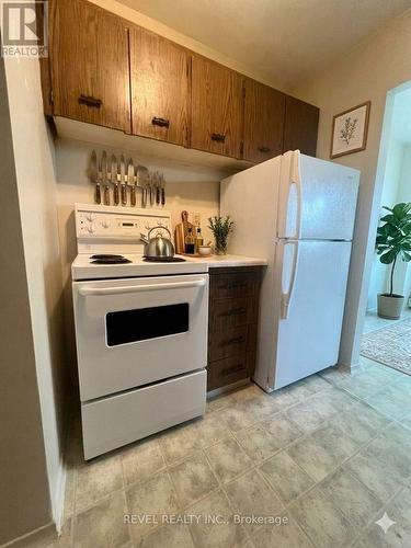 407 - 359 Geneva Street S, St. Catharines, ON - Indoor Photo Showing Kitchen