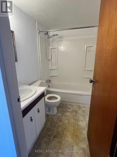 407 - 359 Geneva Street S, St. Catharines, ON - Indoor Photo Showing Bathroom