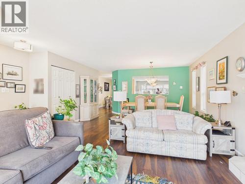 14 Poplar Court, Osoyoos, BC - Indoor Photo Showing Living Room