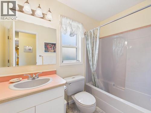 14 Poplar Court, Osoyoos, BC - Indoor Photo Showing Bathroom