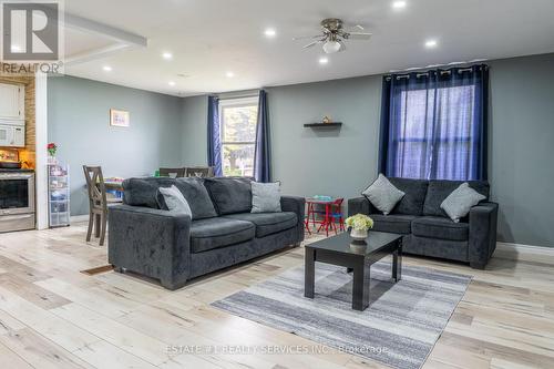 43 Dyer Street, St. Thomas, ON - Indoor Photo Showing Living Room