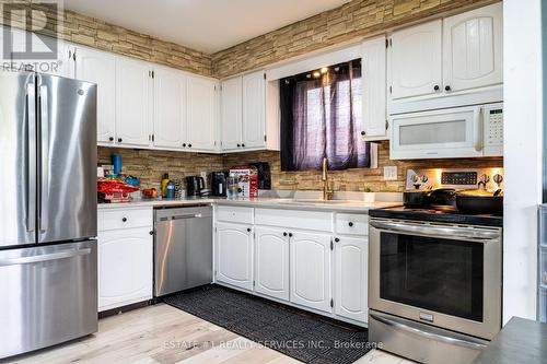 43 Dyer Street, St. Thomas, ON - Indoor Photo Showing Kitchen