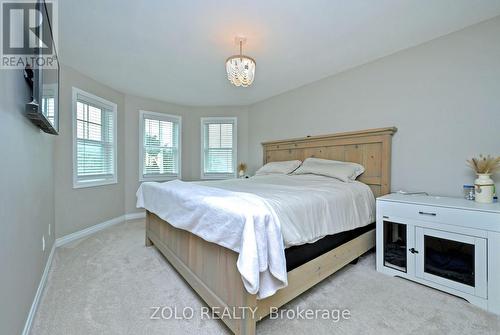 1077 Anna Maria Avenue, Innisfil, ON - Indoor Photo Showing Bedroom