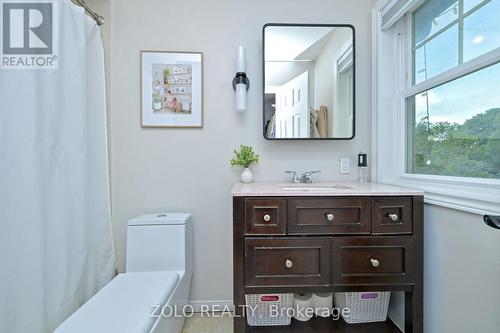 1077 Anna Maria Avenue, Innisfil, ON - Indoor Photo Showing Bathroom