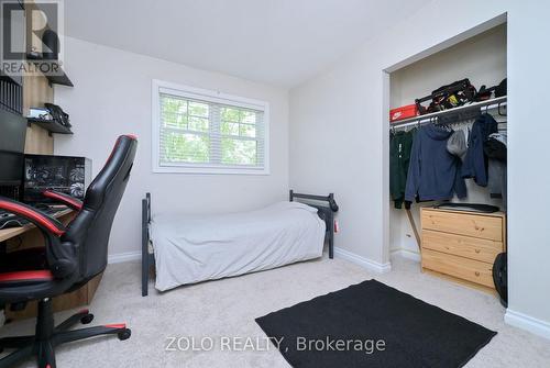 1077 Anna Maria Avenue, Innisfil, ON - Indoor Photo Showing Bedroom