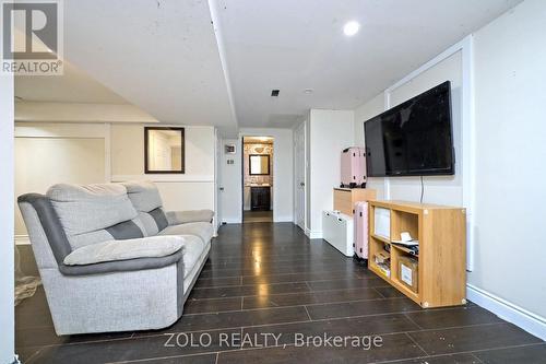 1077 Anna Maria Avenue, Innisfil, ON - Indoor Photo Showing Living Room