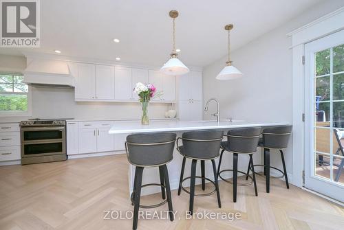 1077 Anna Maria Avenue, Innisfil, ON - Indoor Photo Showing Kitchen With Upgraded Kitchen