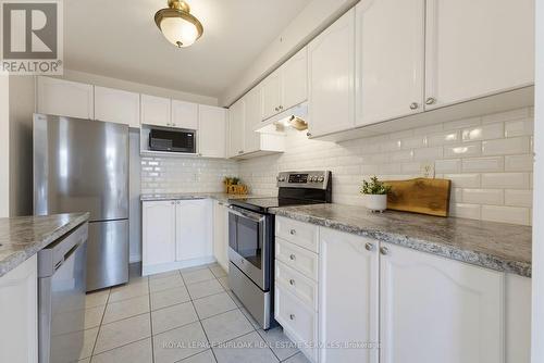 4425 Peter Drive, Burlington, ON - Indoor Photo Showing Kitchen With Upgraded Kitchen