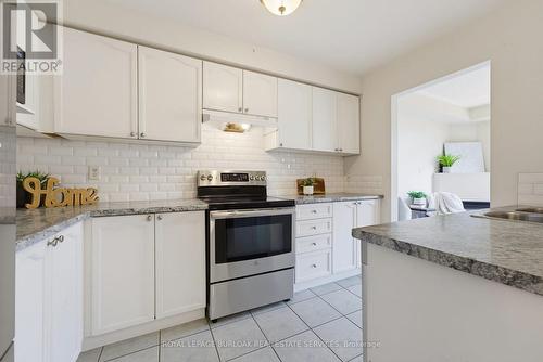 4425 Peter Drive, Burlington, ON - Indoor Photo Showing Kitchen With Upgraded Kitchen