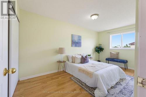 4425 Peter Drive, Burlington, ON - Indoor Photo Showing Bedroom