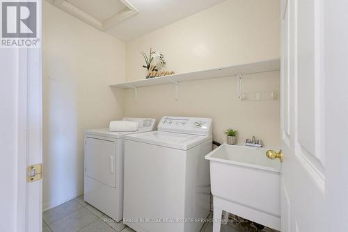 4425 Peter Drive, Burlington, ON - Indoor Photo Showing Laundry Room