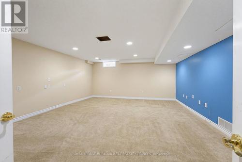 4425 Peter Drive, Burlington, ON - Indoor