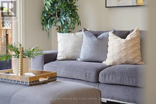 4425 Peter Drive, Burlington, ON - Indoor