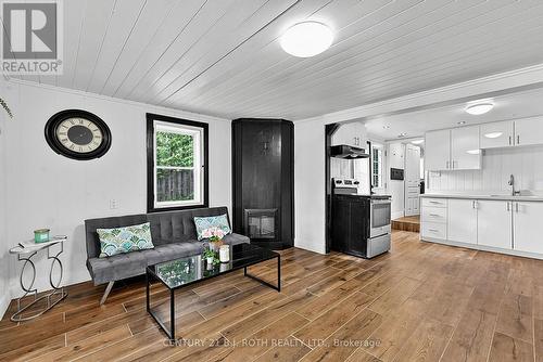 1100 Hewitt Street, Gravenhurst, ON - Indoor Photo Showing Kitchen