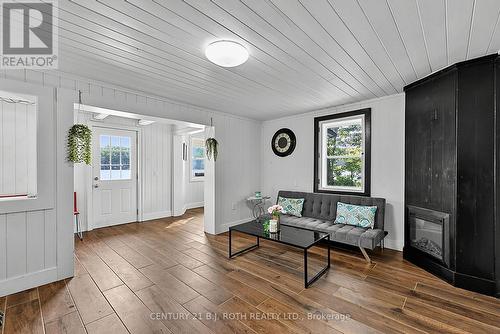 1100 Hewitt Street, Gravenhurst, ON - Indoor