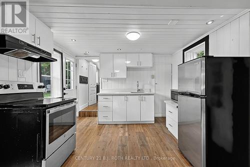 1100 Hewitt Street, Gravenhurst, ON - Indoor Photo Showing Kitchen